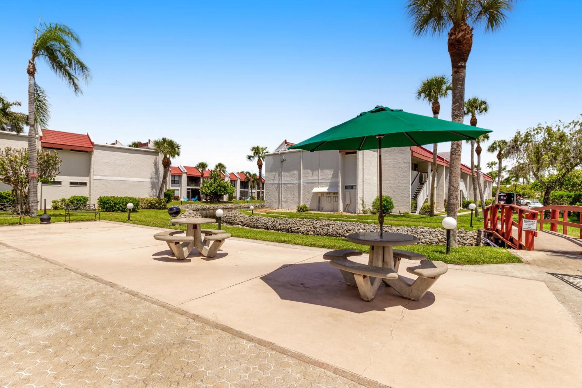 Runaway Bay Condos Bradenton Beach Room photo