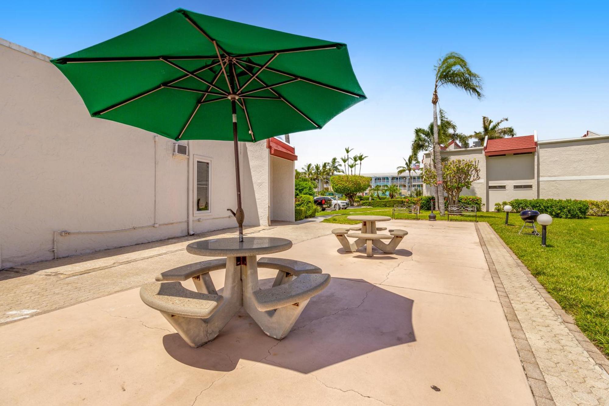 Runaway Bay Condos Bradenton Beach Room photo