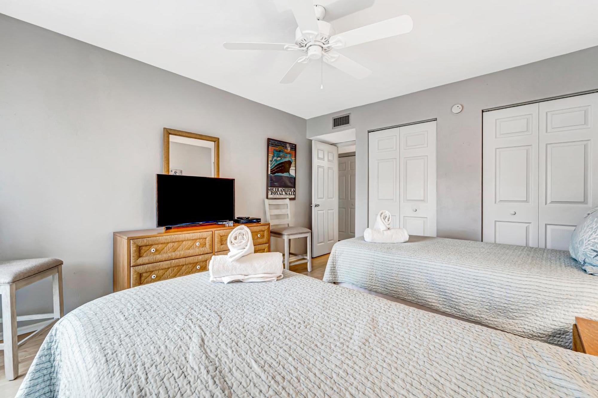 Runaway Bay Condos Bradenton Beach Room photo