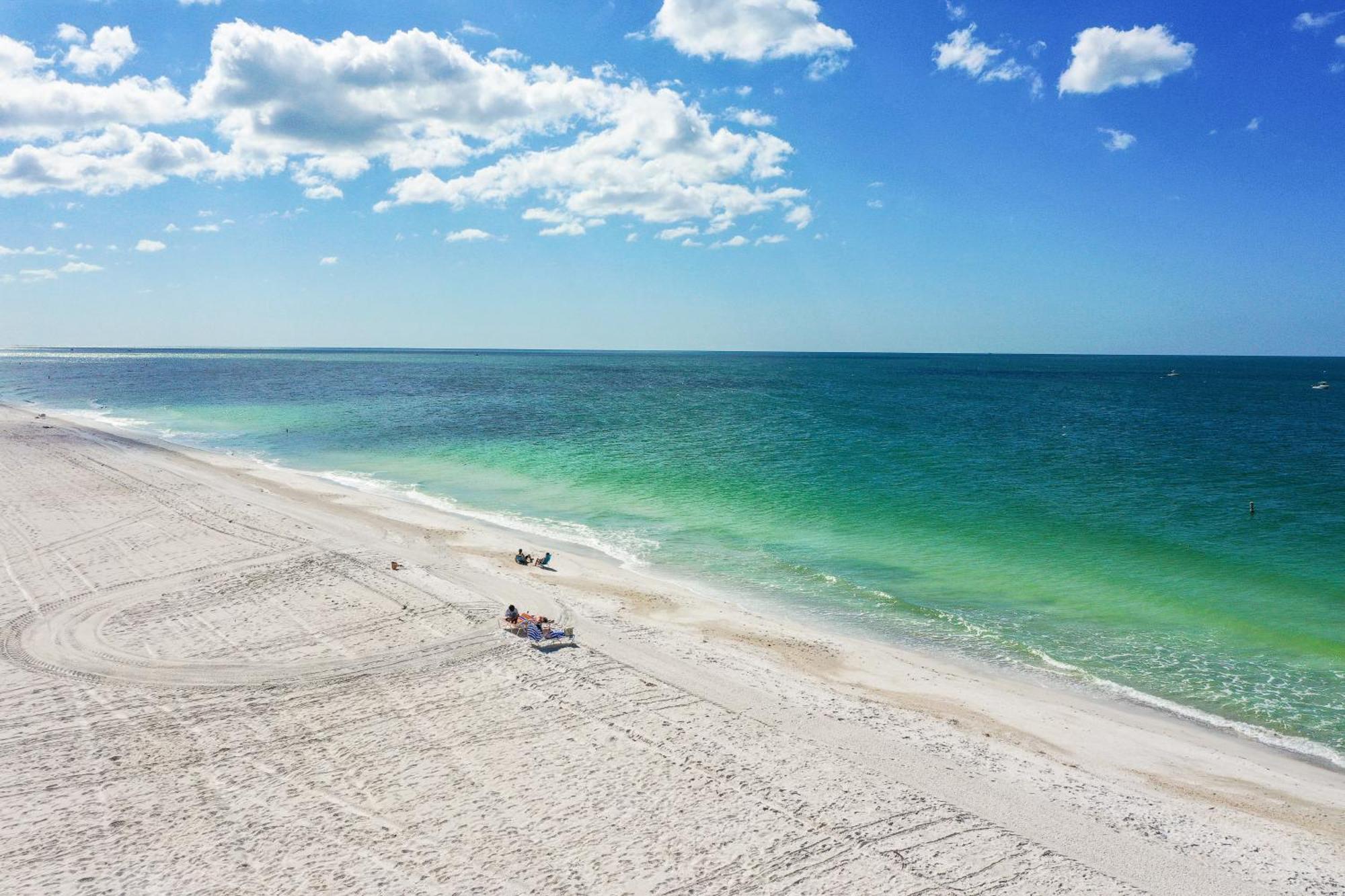 Runaway Bay Condos Bradenton Beach Room photo