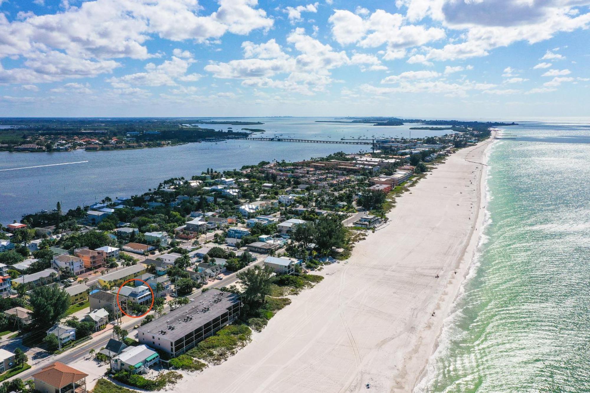 Runaway Bay Condos Bradenton Beach Room photo