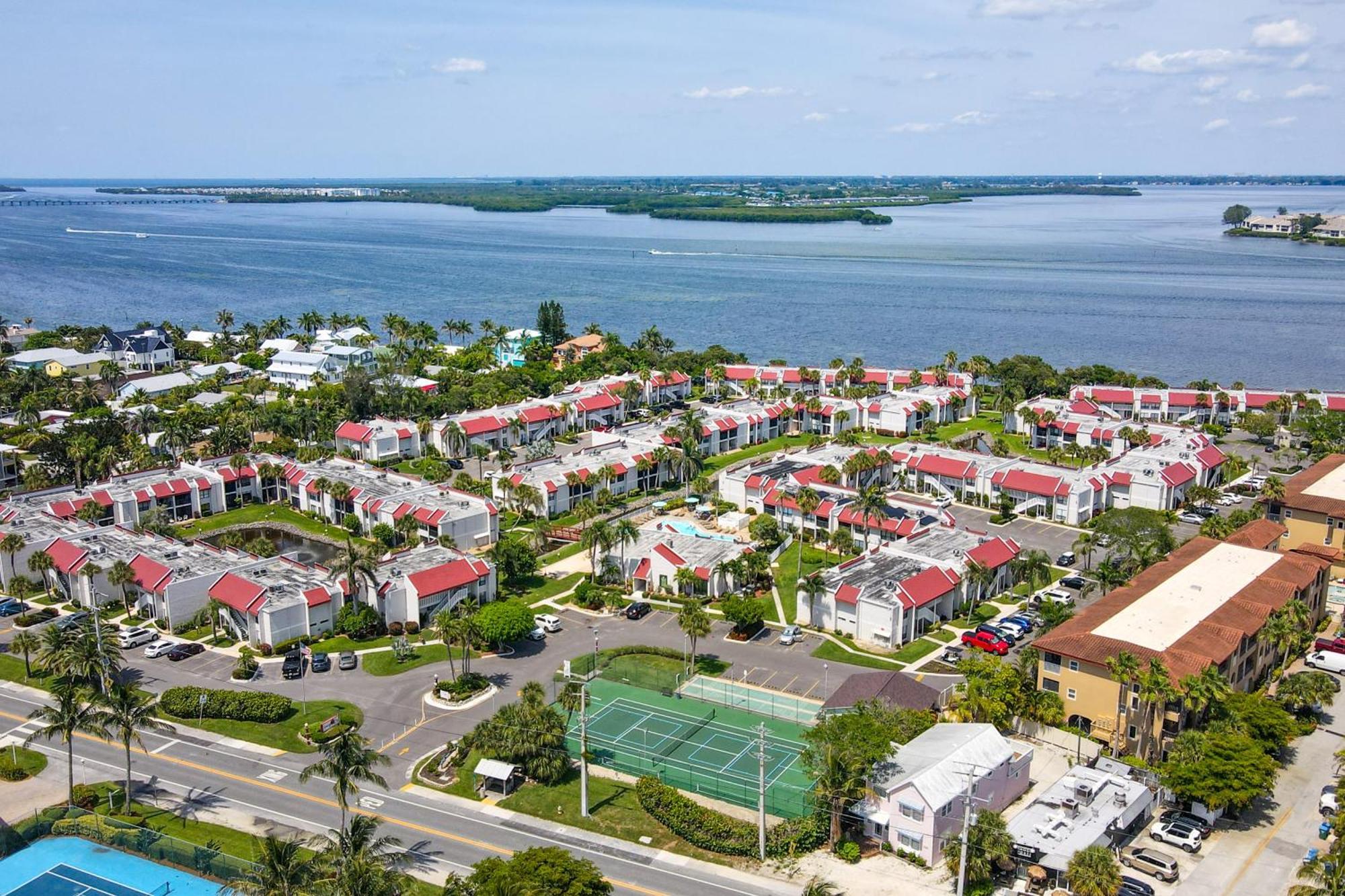 Runaway Bay Condos Bradenton Beach Room photo
