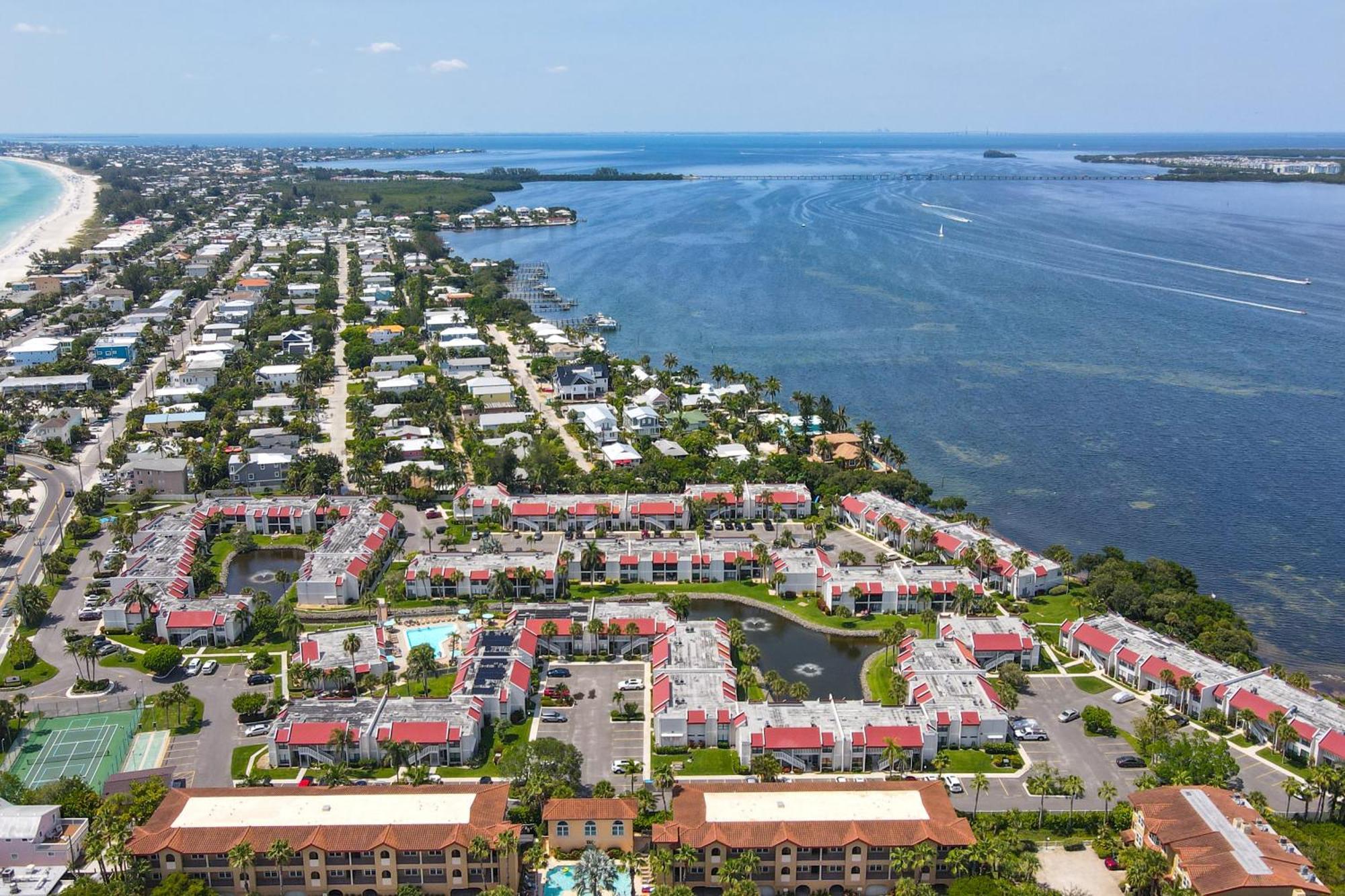 Runaway Bay Condos Bradenton Beach Room photo