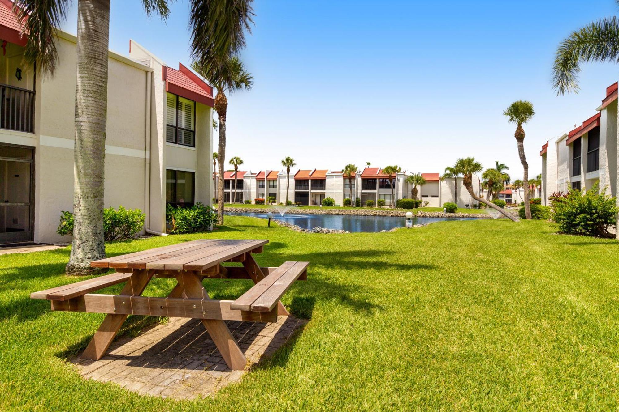 Runaway Bay Condos Bradenton Beach Room photo