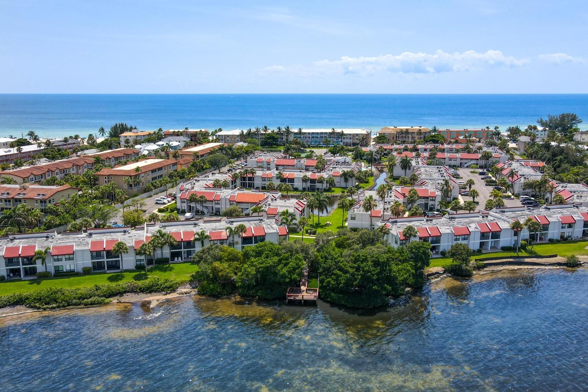 Runaway Bay Condos Bradenton Beach Room photo
