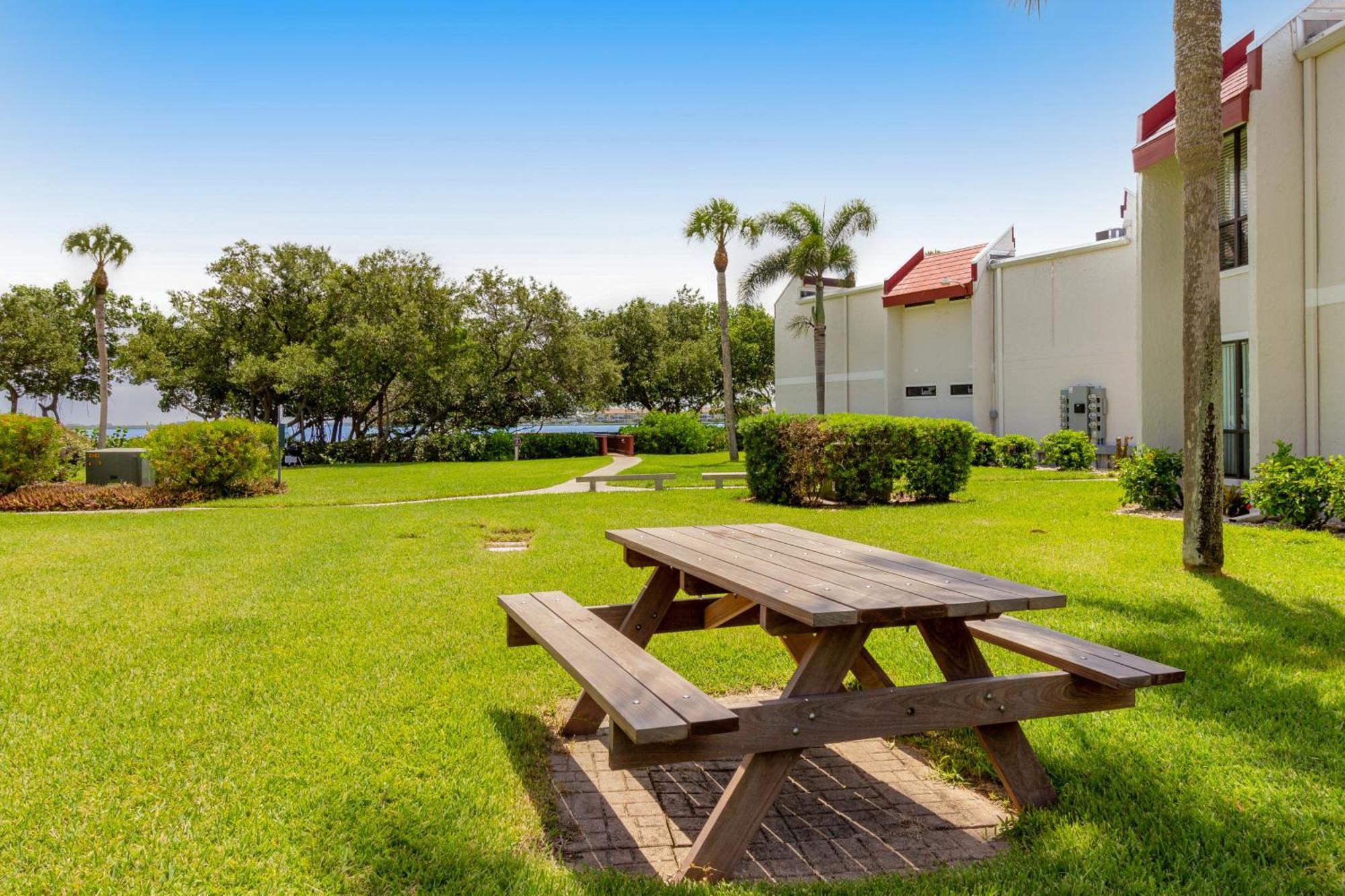 Runaway Bay Condos Bradenton Beach Room photo