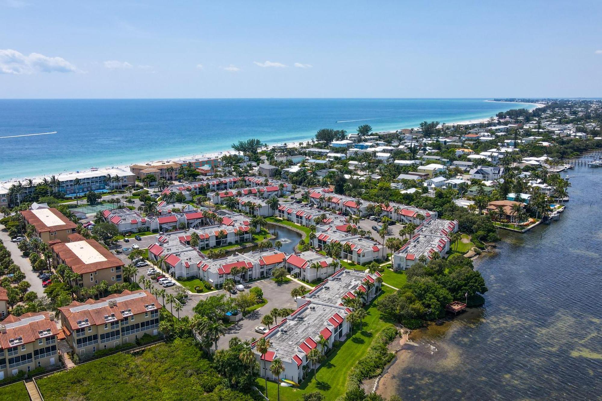 Runaway Bay Condos Bradenton Beach Room photo