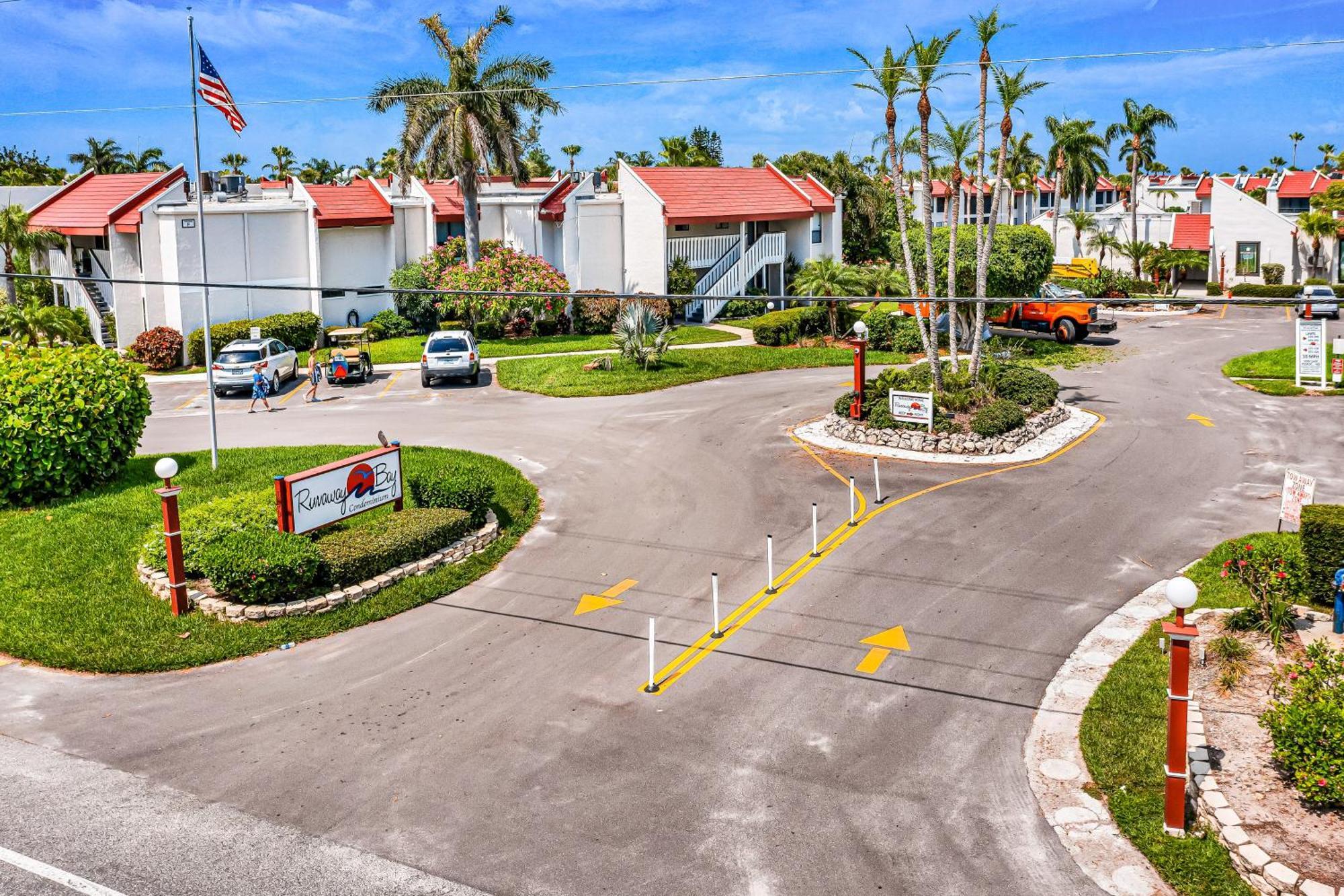 Runaway Bay Condos Bradenton Beach Room photo