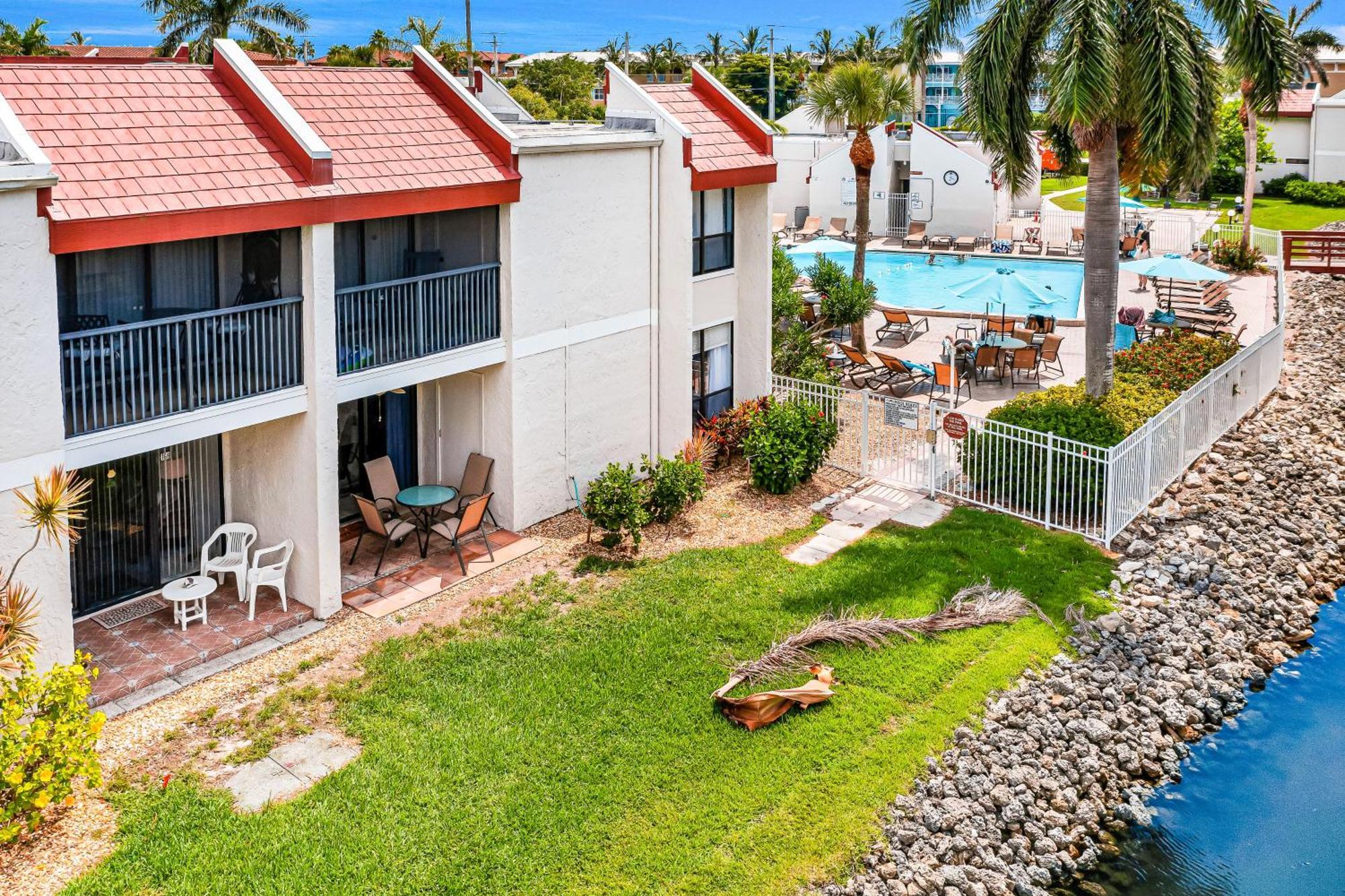 Runaway Bay Condos Bradenton Beach Room photo