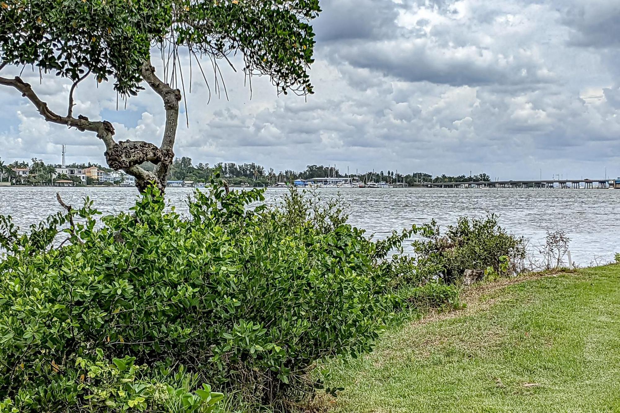 Runaway Bay Condos Bradenton Beach Room photo