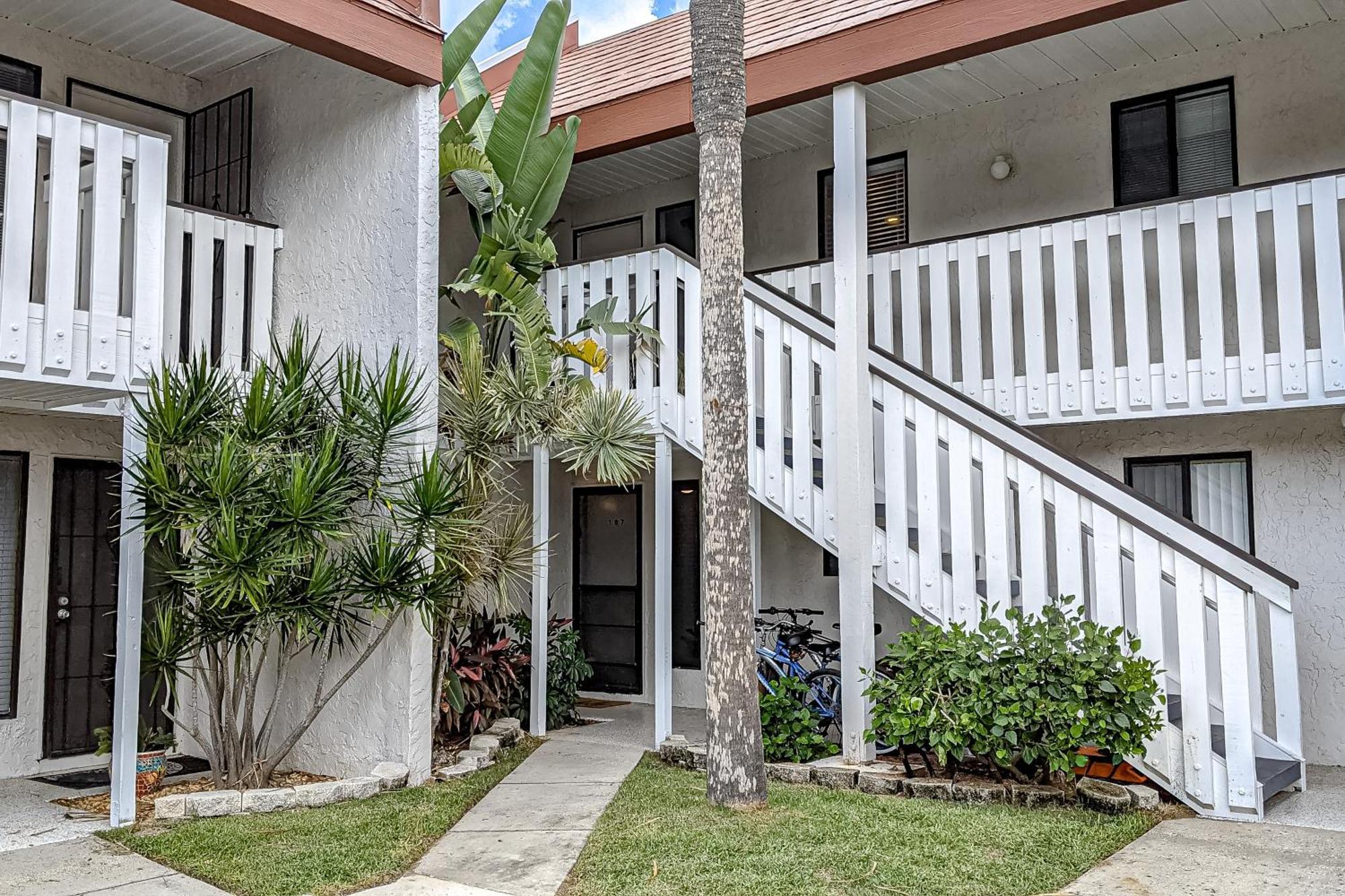 Runaway Bay Condos Bradenton Beach Room photo