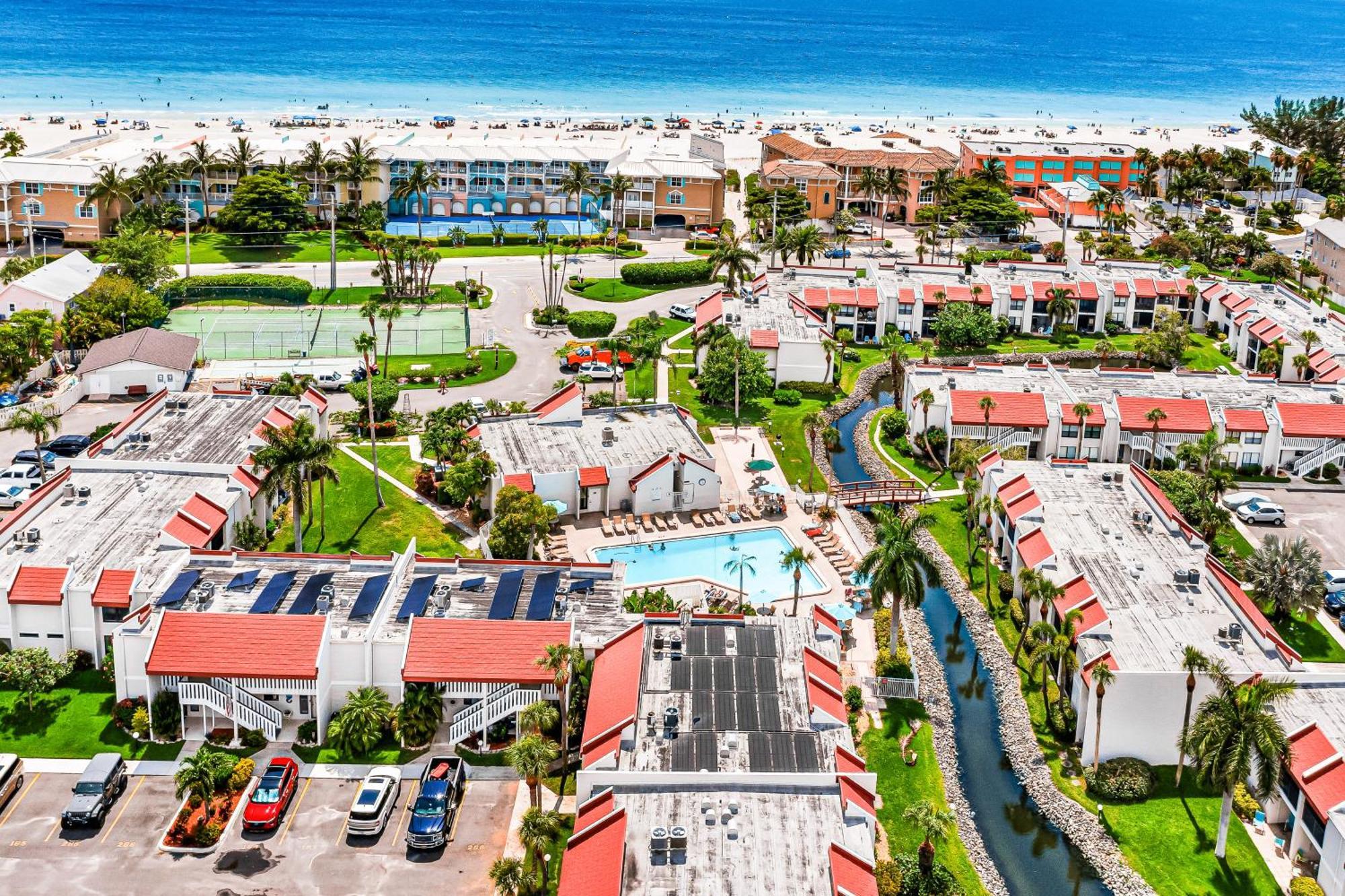Runaway Bay Condos Bradenton Beach Room photo