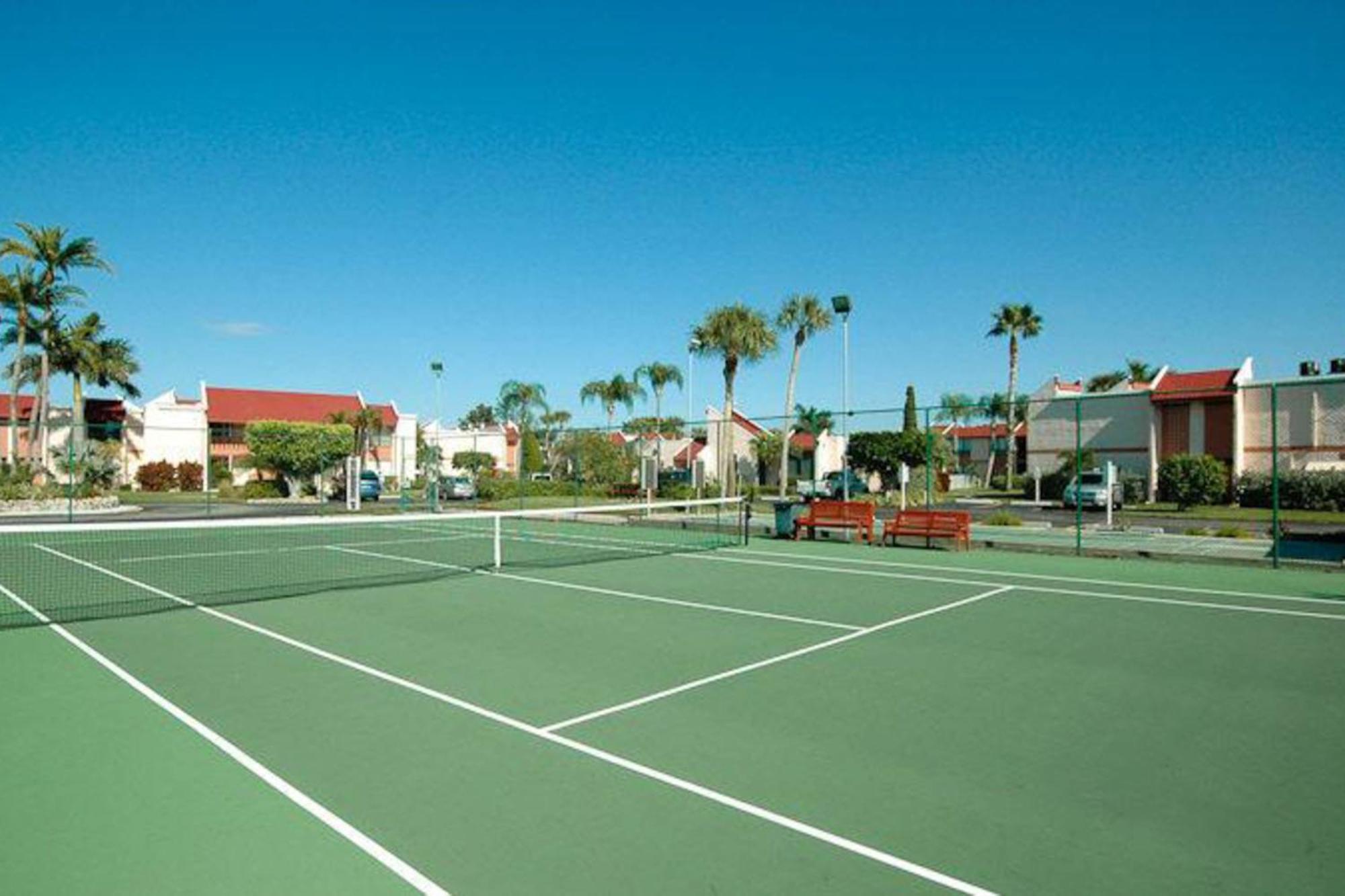 Runaway Bay Condos Bradenton Beach Exterior photo