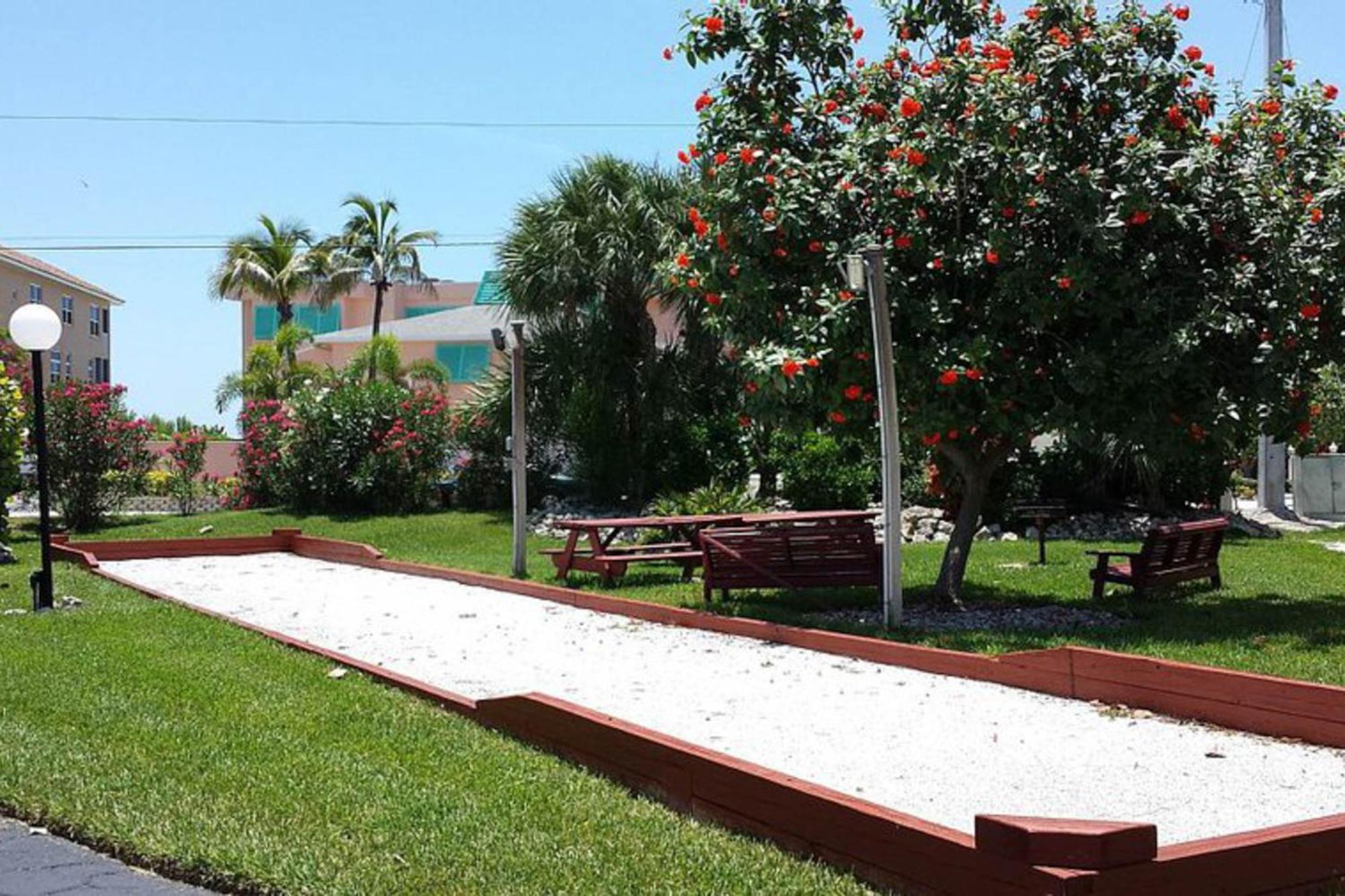 Runaway Bay Condos Bradenton Beach Exterior photo