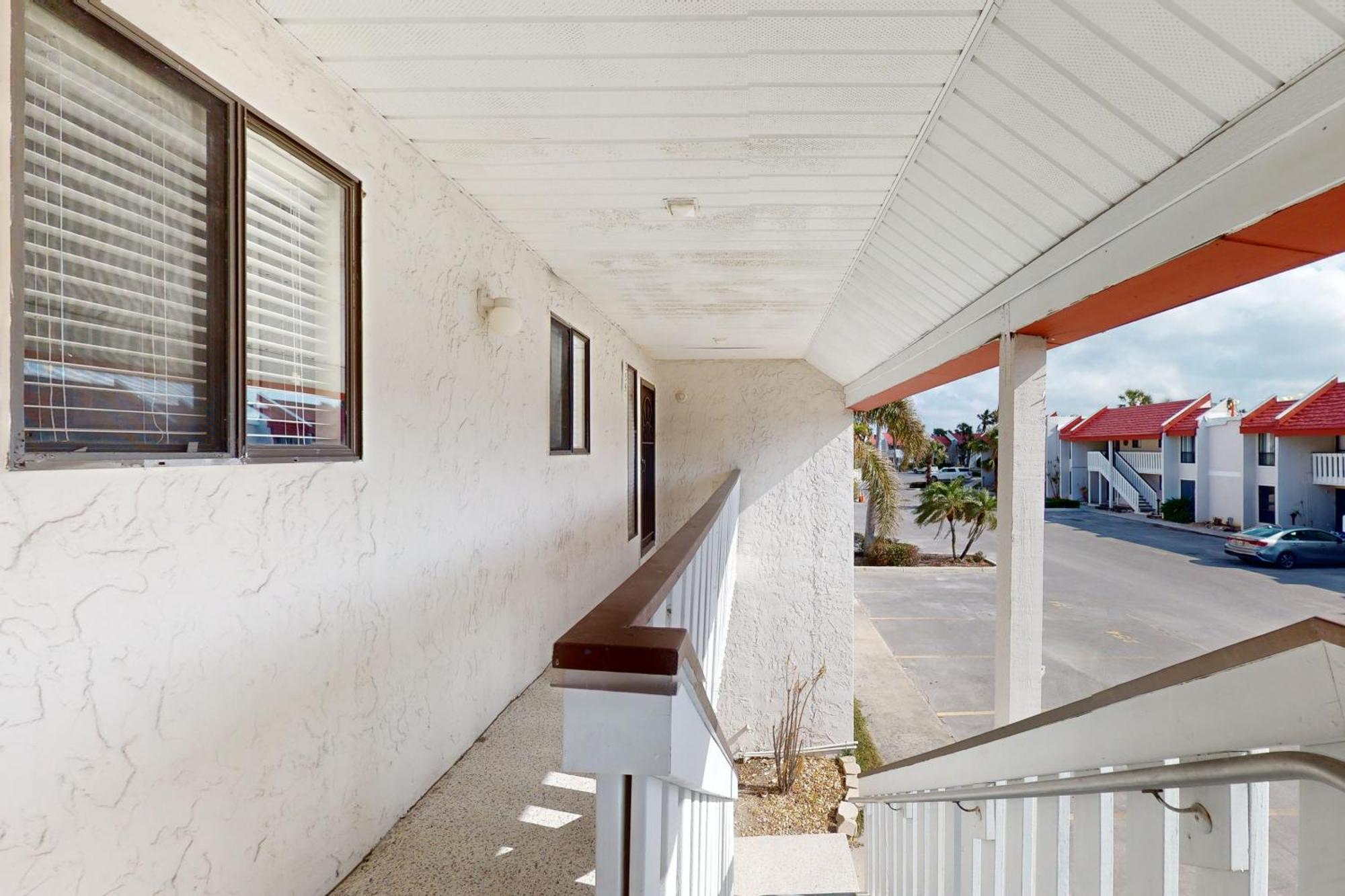 Runaway Bay Condos Bradenton Beach Exterior photo