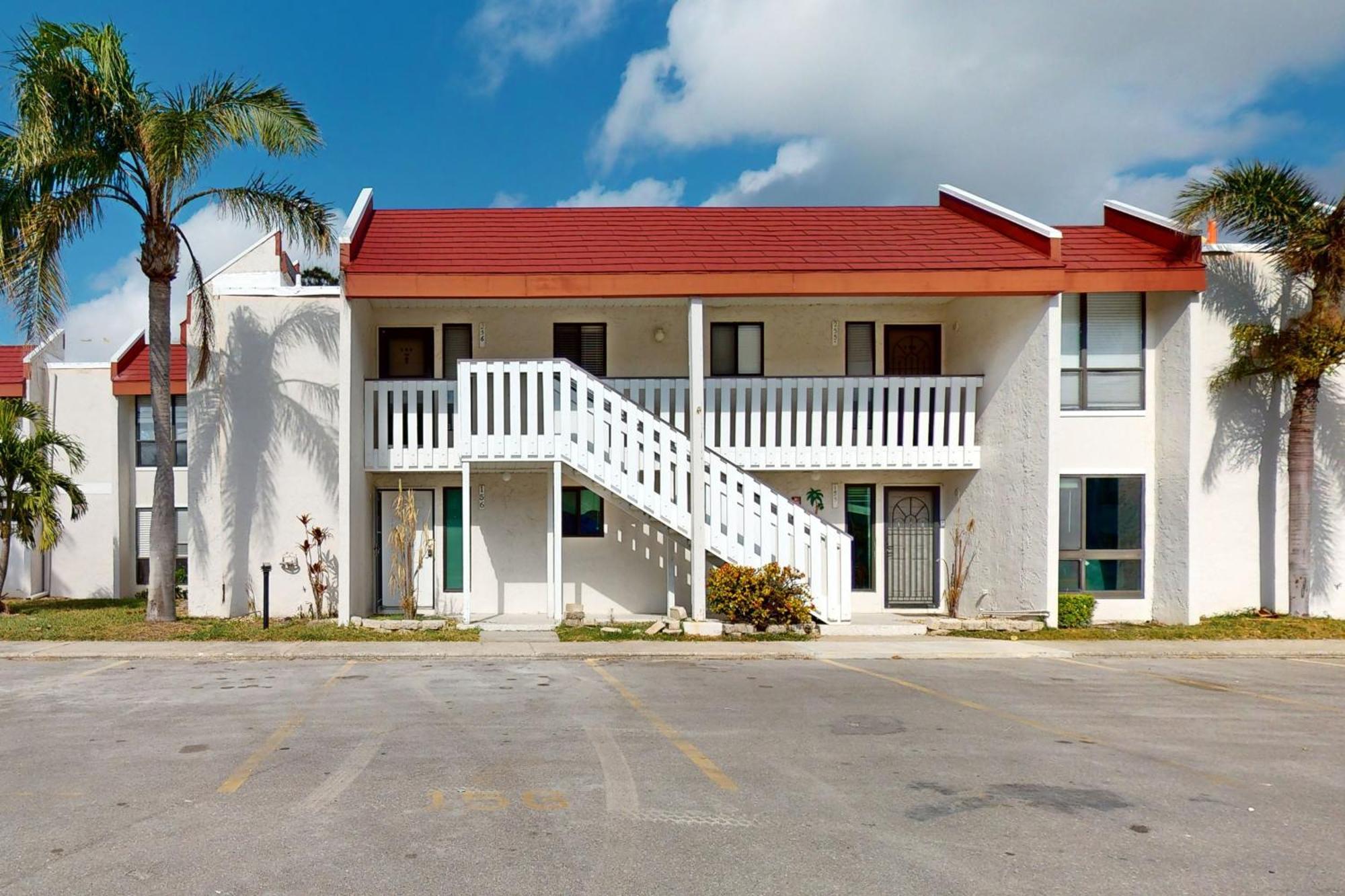 Runaway Bay Condos Bradenton Beach Exterior photo