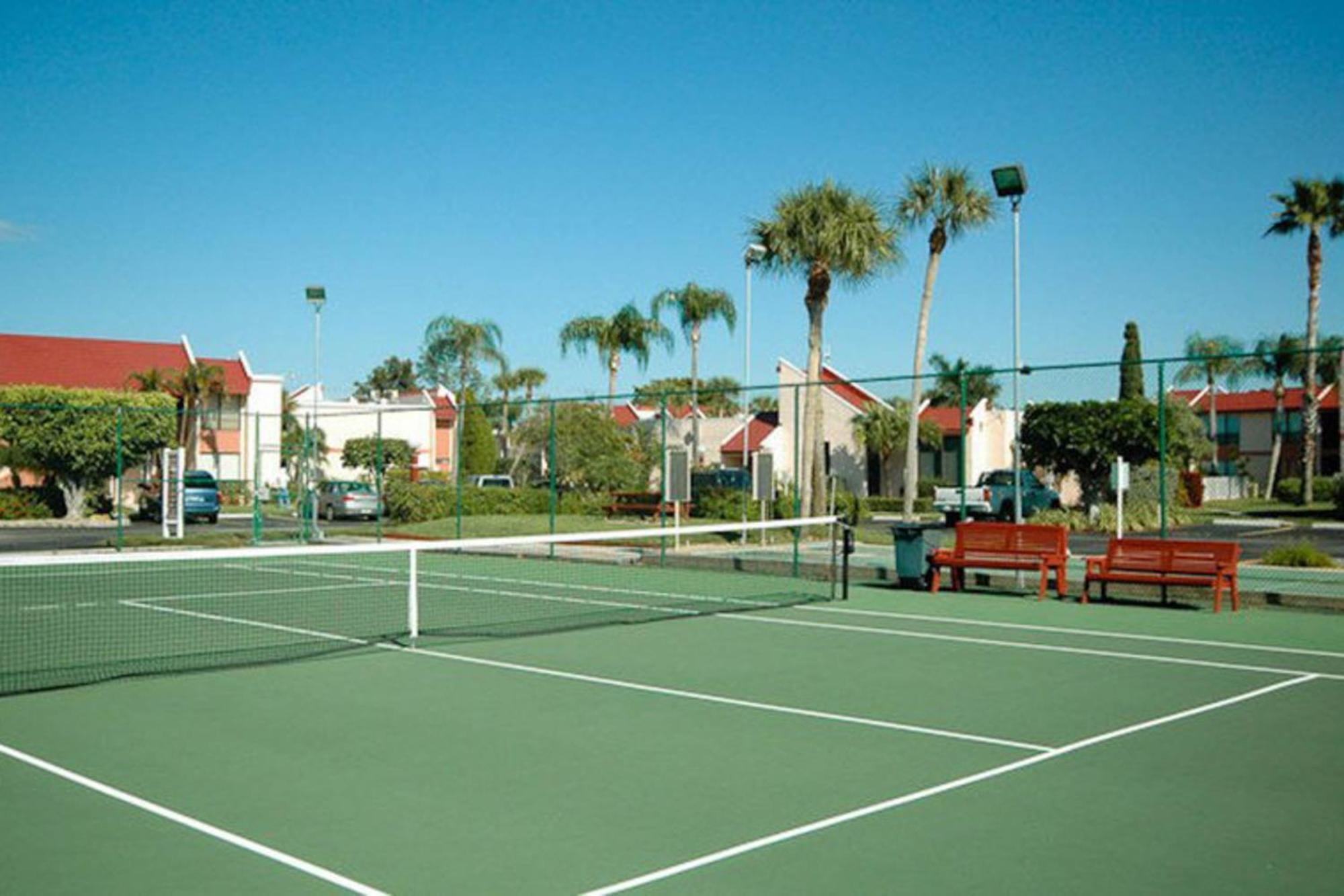 Runaway Bay Condos Bradenton Beach Exterior photo